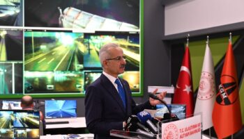 bakan uraloglu akilli ulasim sistemleri merkezinde bayram tatili trafigine anlik izleme ve takip yapacagiz UJnWYfzr