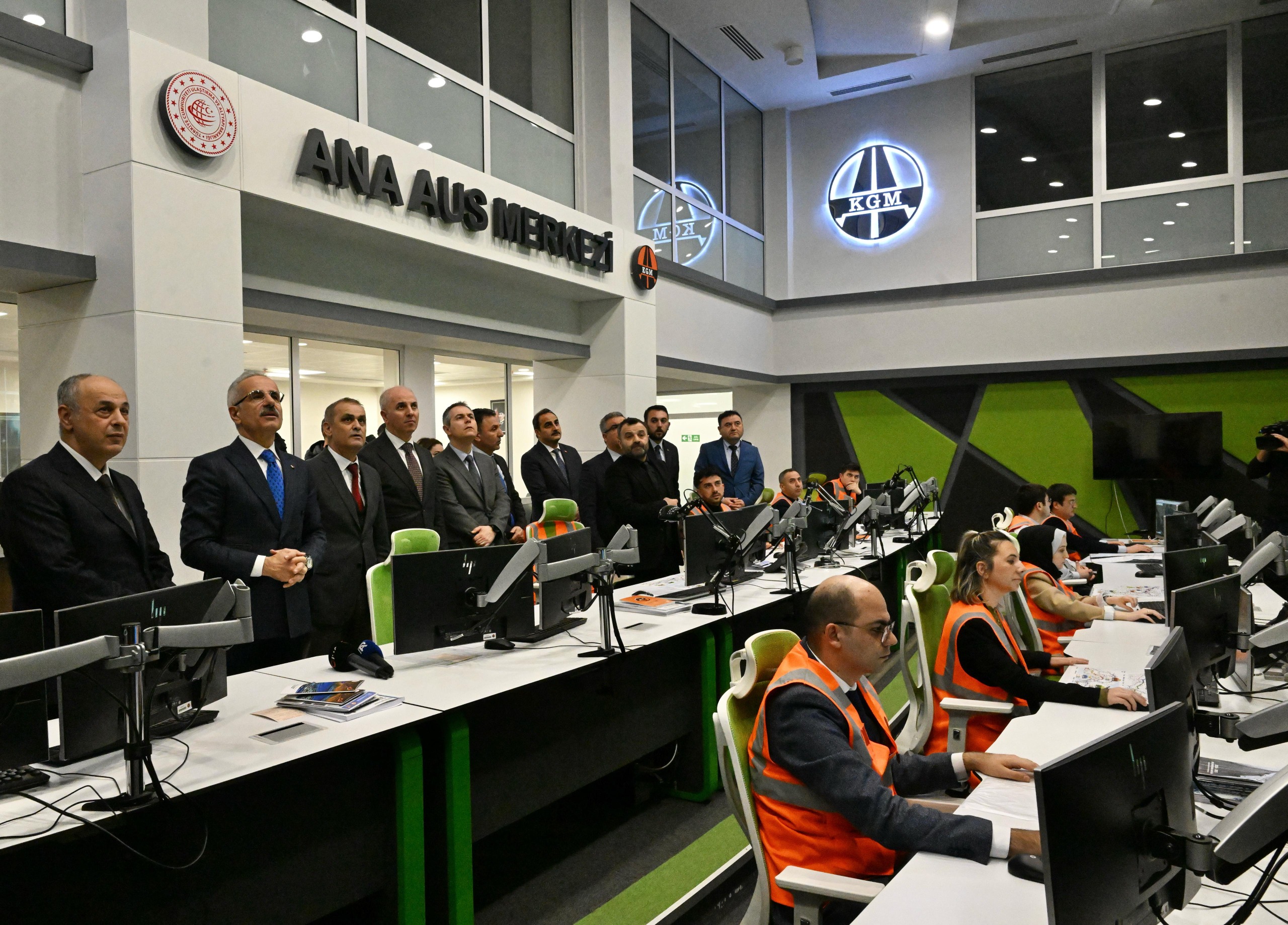 bakan uraloglu akilli ulasim sistemleri merkezinde bayram tatili trafigine anlik izleme ve takip yapacagiz V3wGmaFL