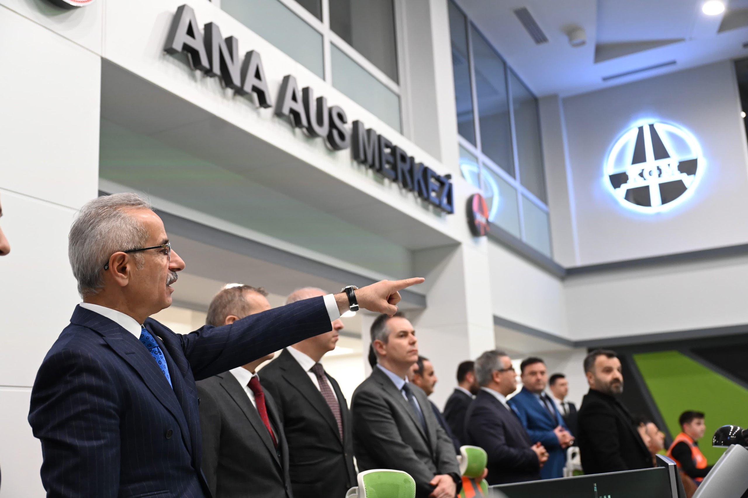 bakan uraloglu akilli ulasim sistemleri merkezinde bayram tatili trafigine anlik izleme ve takip yapacagiz bPC6tQbn
