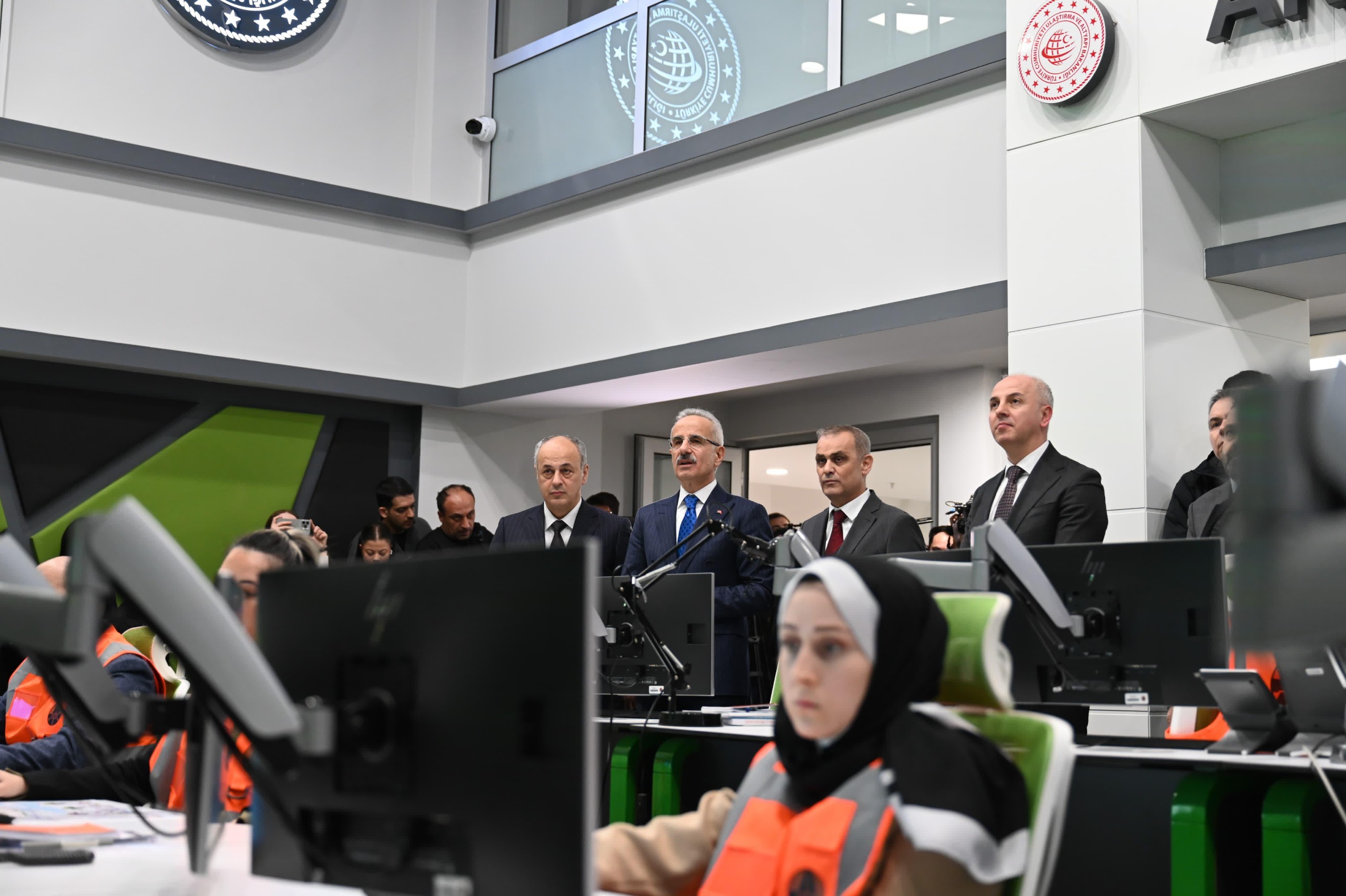 bakan uraloglu akilli ulasim sistemleri merkezinde bayram tatili trafigine anlik izleme ve takip yapacagiz hhVMwb89