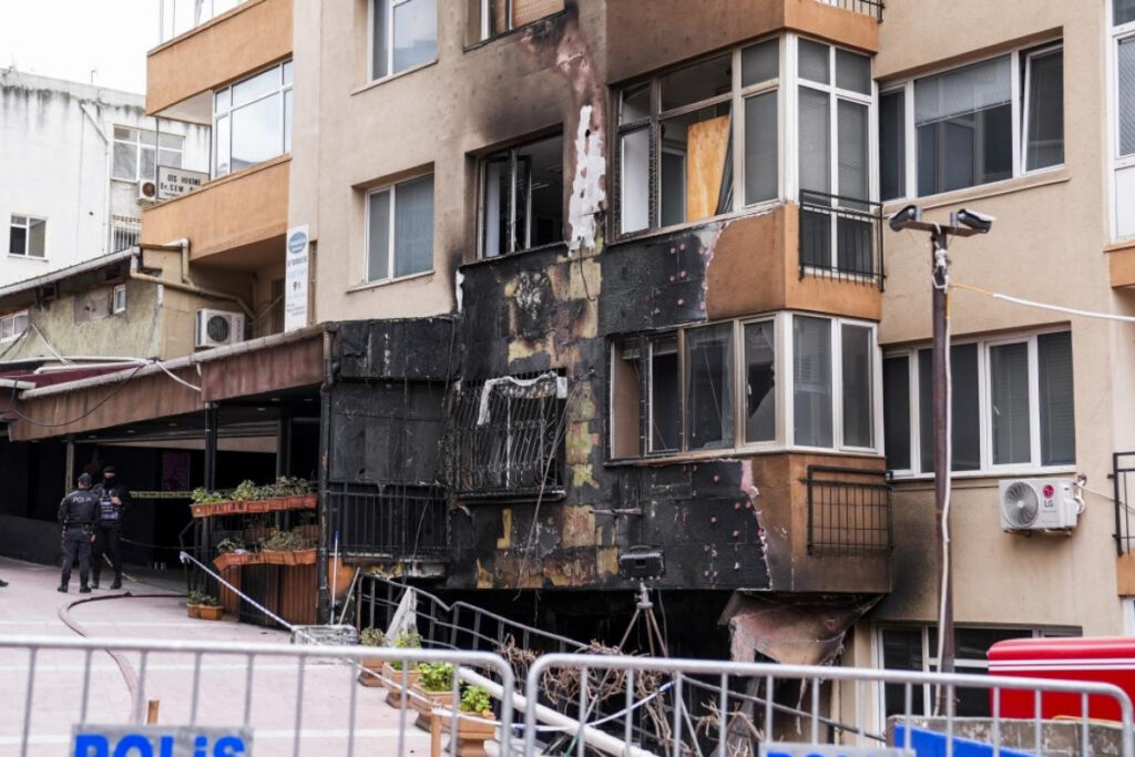 besiktasta 29 kisinin hayatini kaybettigi gece kulubu yangini davasinda tutuklu sanik ismet sen tahliye taK7kBtk