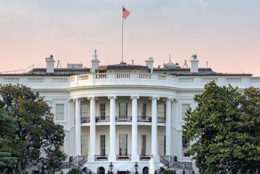 beyaz saray trumpin tarifeleri 90 gun durdurmayi degerlendirdigine dair haberleri yalanladi kBVuPXRI