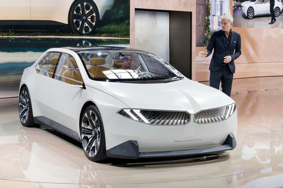 bmw group tasarim direktoru van hooydonk her sey cok yeni olacak 0 LOvMSHAL