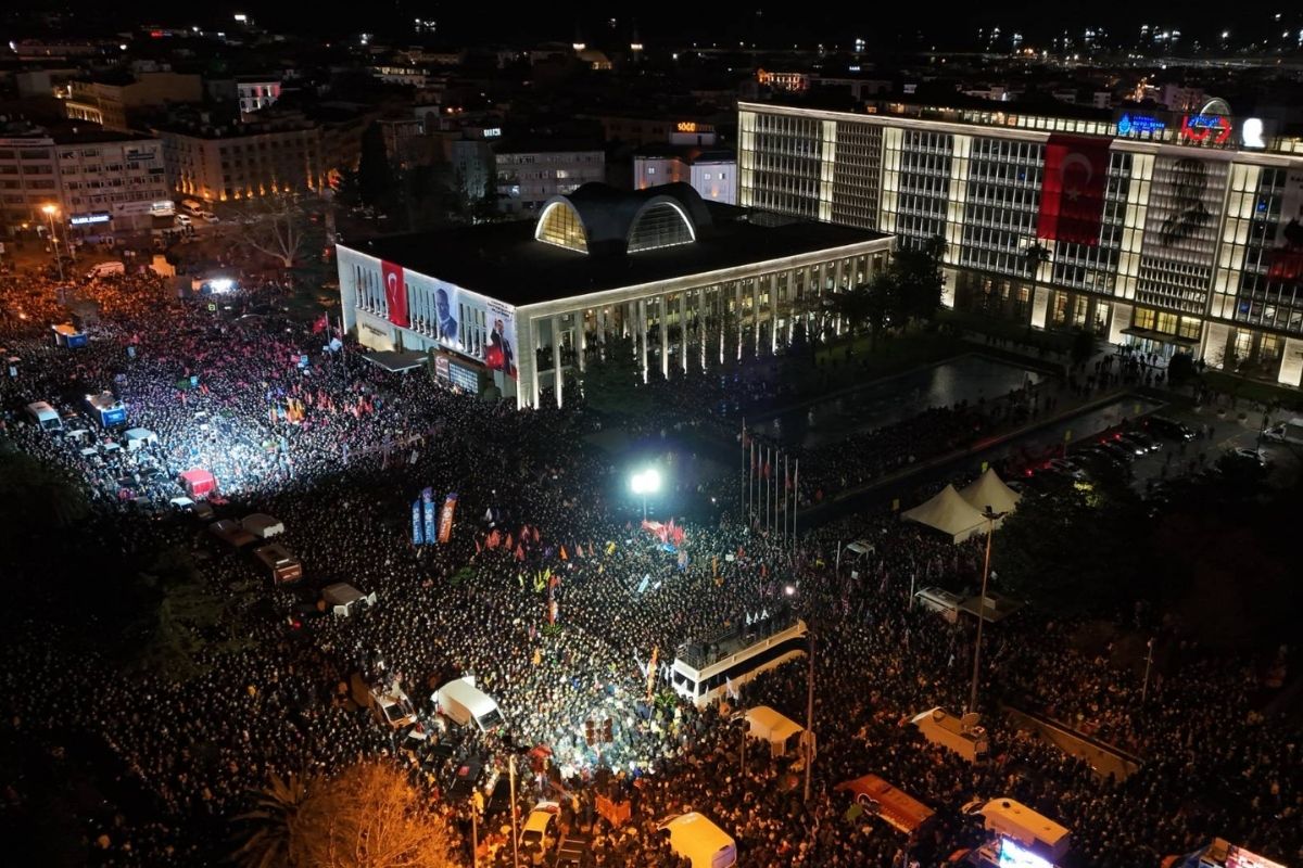 caglayandaki istanbul adliyesinin onunde imamogluna destek eylemi duzenlendi 0 UOKfAI7k