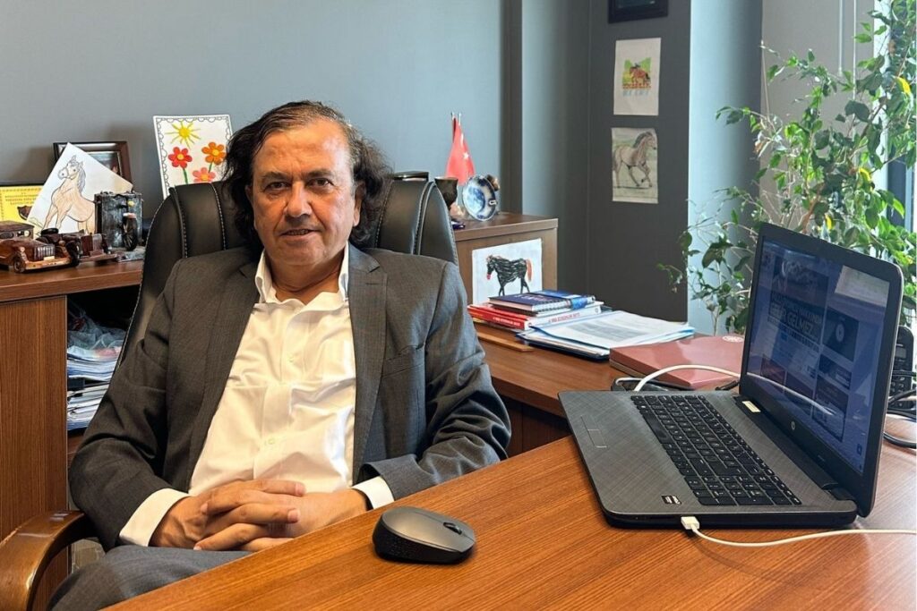 canakkale muteahhitler birligi yeni baskan olarak halil kuzuyu secti NBTbJsk9