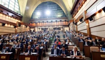 chp grubu ekrem imamoglu gorevinin basina donunceye kadar ibb meclisini terk etmeme karari aldi YsnNt7h3