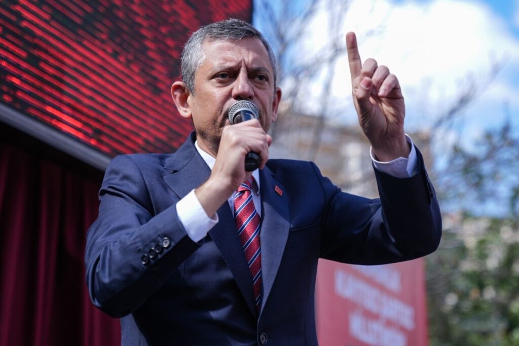 chp lideri ozgur ozel duyurdu partiye kayyim atanmasi ihtimaline karsi olaganustu kurultaya gidiliyor qrlrYUhG
