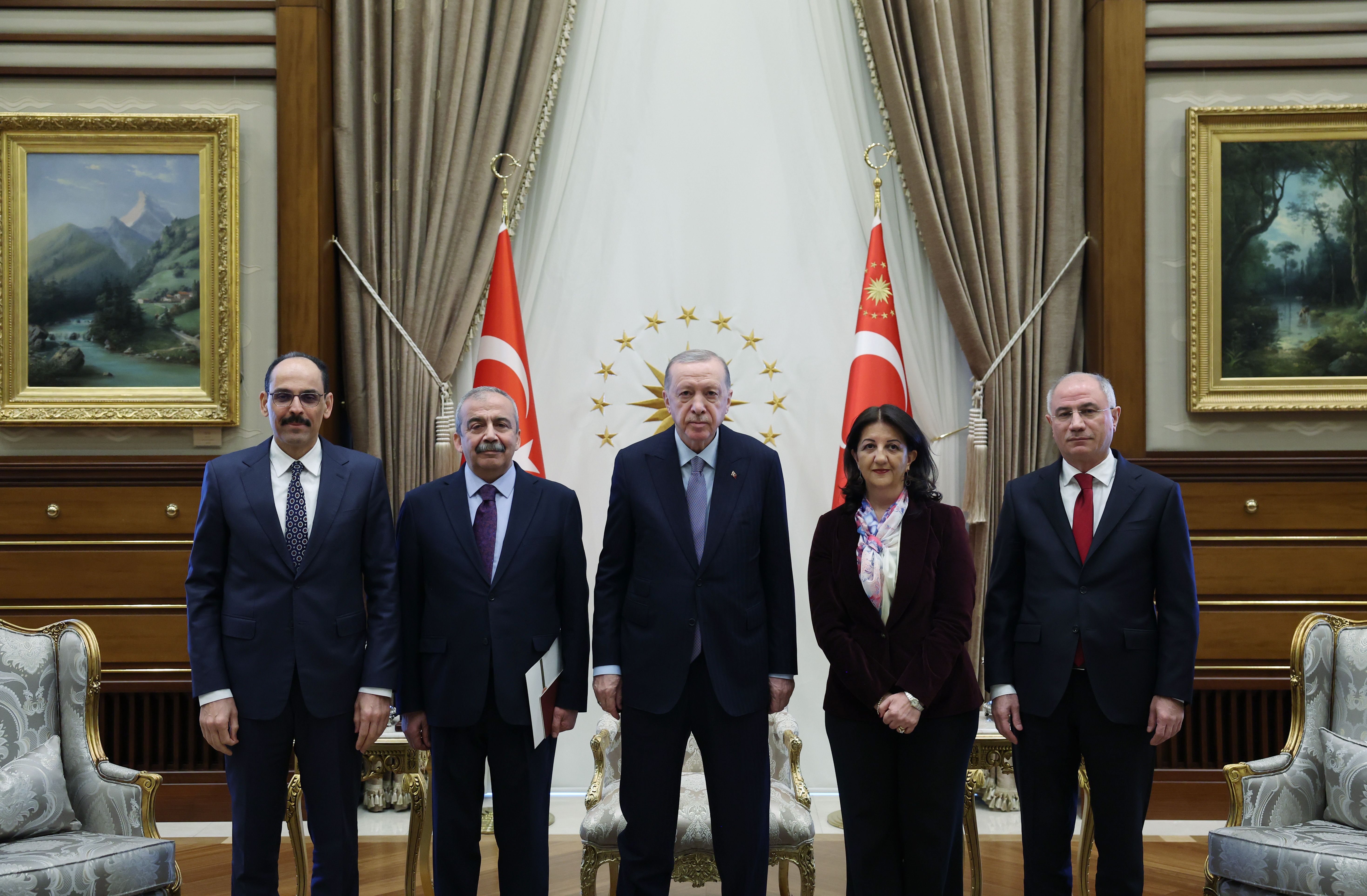 cumhurbaskani erdogan sirri sureyya onder ve pervin buldandan olusan dem parti heyetini bestepede kabul 4jQ4OEKO