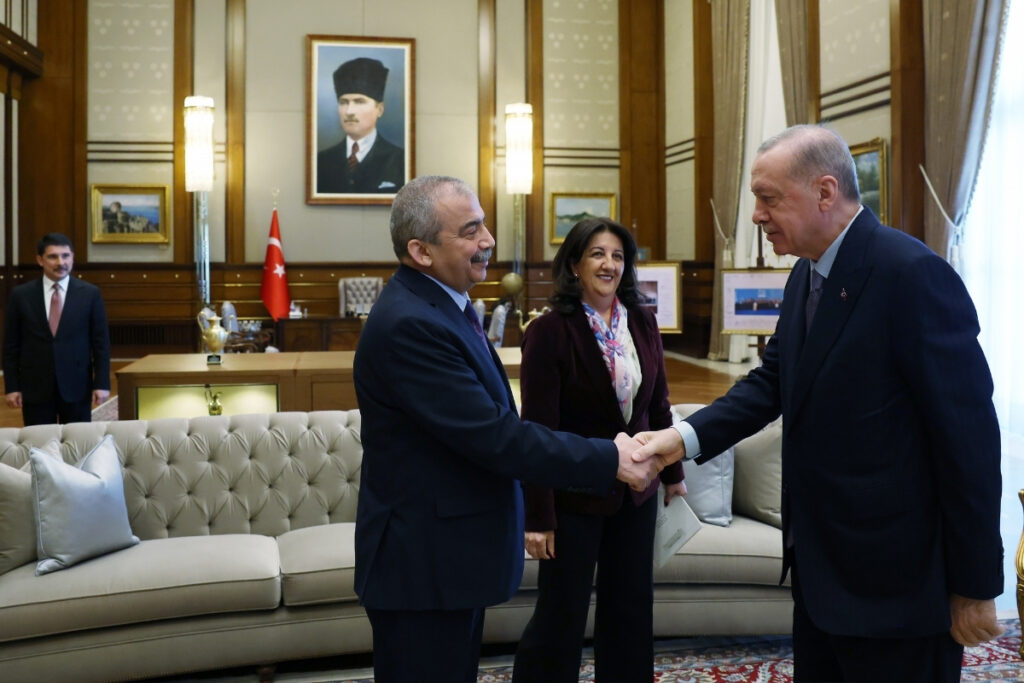 cumhurbaskani erdogan sirri sureyya onder ve pervin buldandan olusan dem parti heyetini bestepede kabul QiWDwEgP