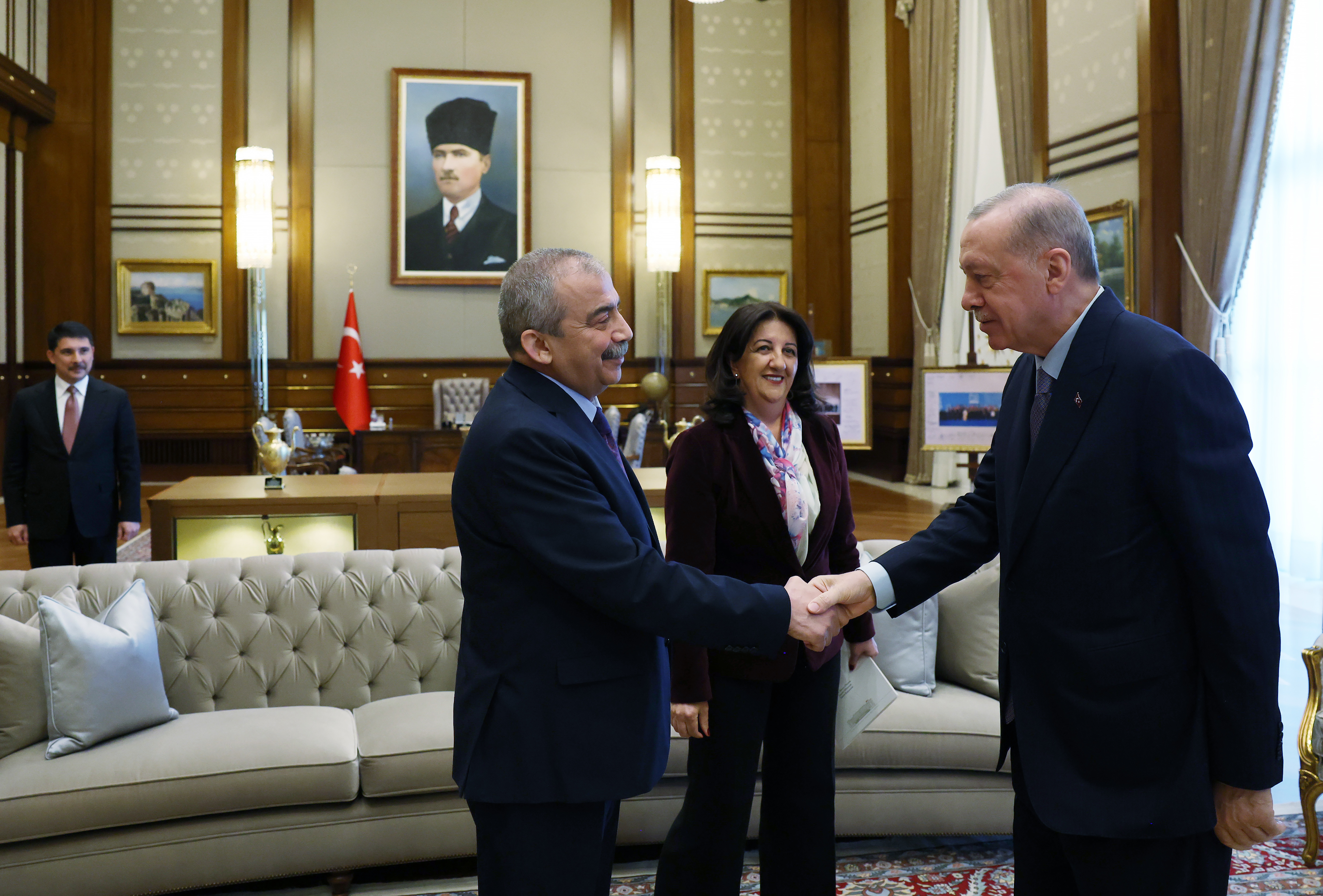 cumhurbaskani erdogan sirri sureyya onder ve pervin buldandan olusan dem parti heyetini bestepede kabul aFgHyyS6