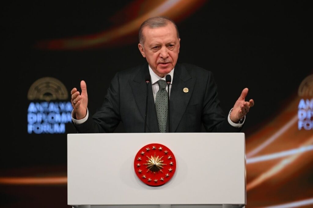 cumhurbaskani erdogan turkiye bu sureci sadece sorunsuz atlatmakla kalmayacak yeni donemin kazananlarindan da biri JTxyPXXj