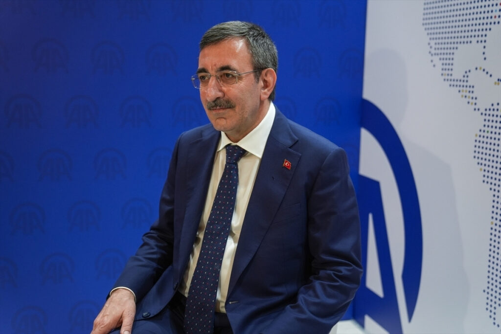 cumhurbaskani yardimcisi cevdet yilmazdan ekonomiyle ilgili otomatik pilot yorumu wtFwQZNc