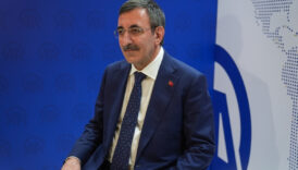 cumhurbaskani yardimcisi cevdet yilmazdan ekonomiyle ilgili otomatik pilot yorumu wtFwQZNc