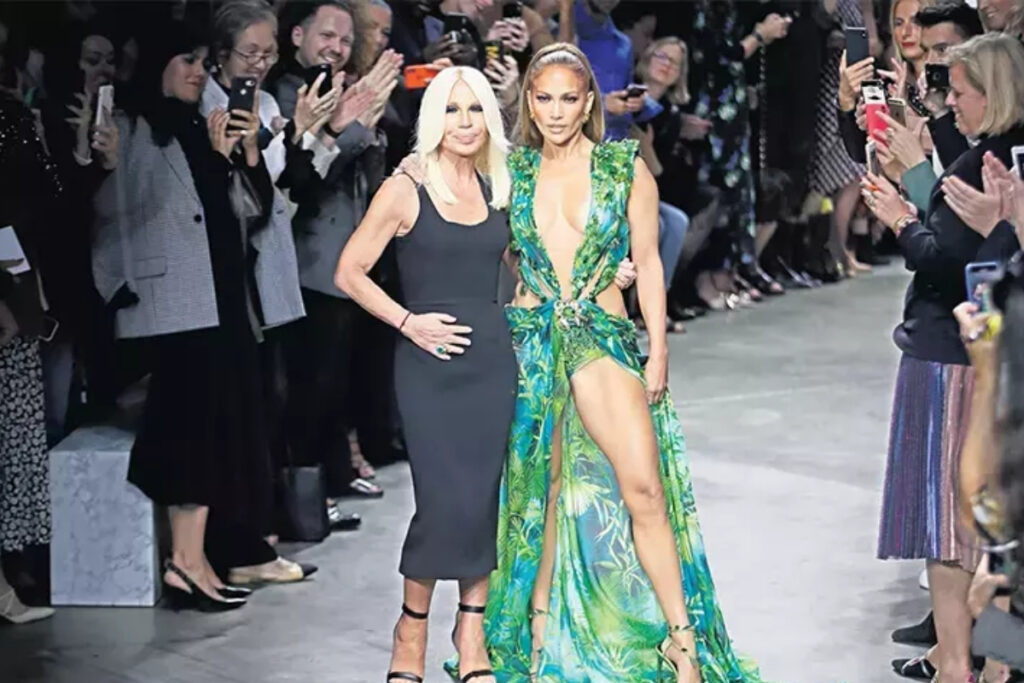 donatella versace komployla yonetimden uzaklastirildi iddiasi srQReCmS