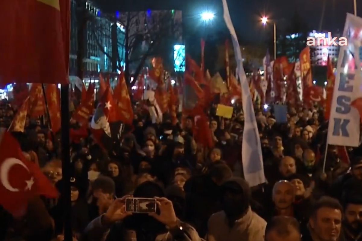 ekrem imamoglunun gozaltina alinmasi ucuncu gununde de protesto edildi 0 7SefMg8u
