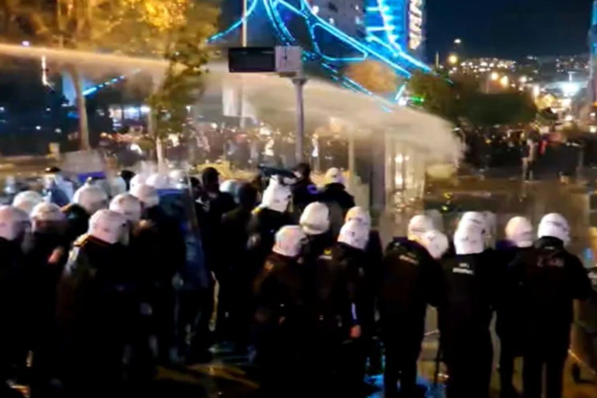 ekrem imamoglunun gozaltina alinmasi ucuncu gununde de protesto edildi 2