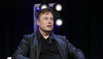 elon musk kotu insanlar beni oldurmek istiyor cunku onlarin sahtekarliklarini durduruyorum CgNFgU2u