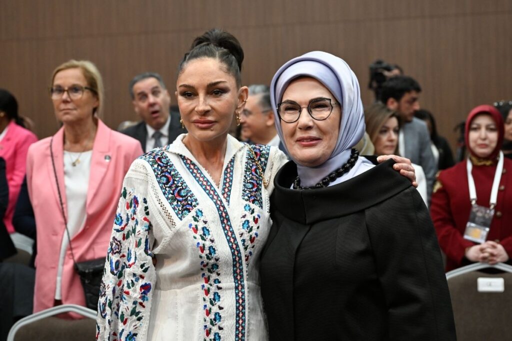 emine erdogan insanligin savasi kaldiracak mecali kalmadi 3MAEqKxW