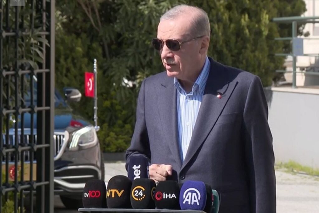 erdogan kendisini duygulandiran patronu anlatti 2 nisanda fabrikasindaki tum araclarin depolarini fulleme talimati vermis CWPk6hHS
