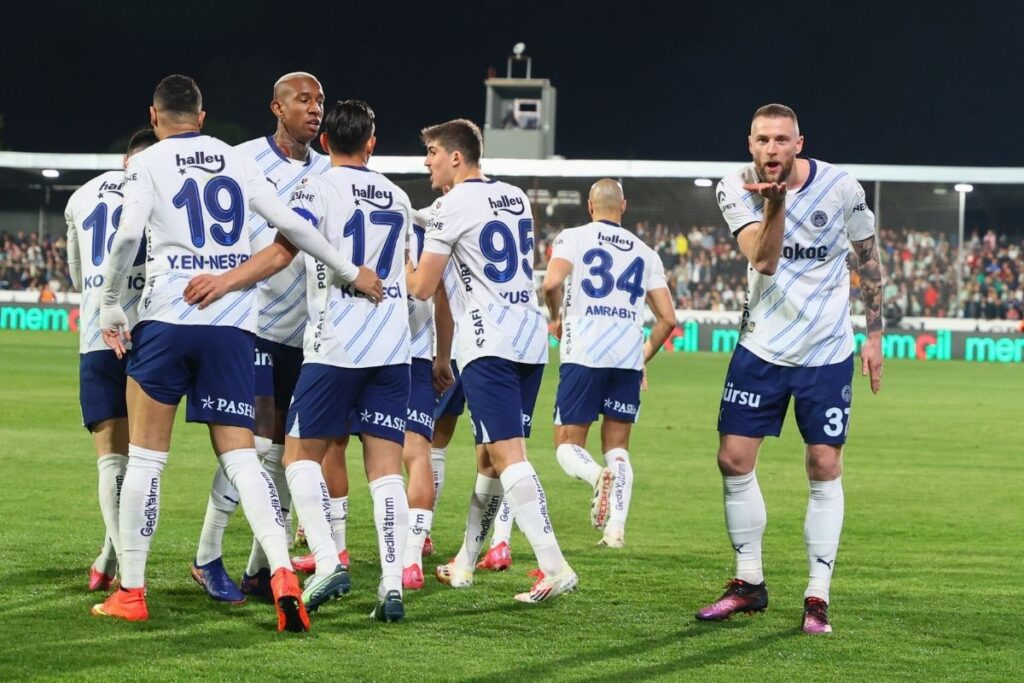 fenerbahce bodrumu ilk yarida attigi gollerle yendi zirve takibini surdurdu JgYDjIgt