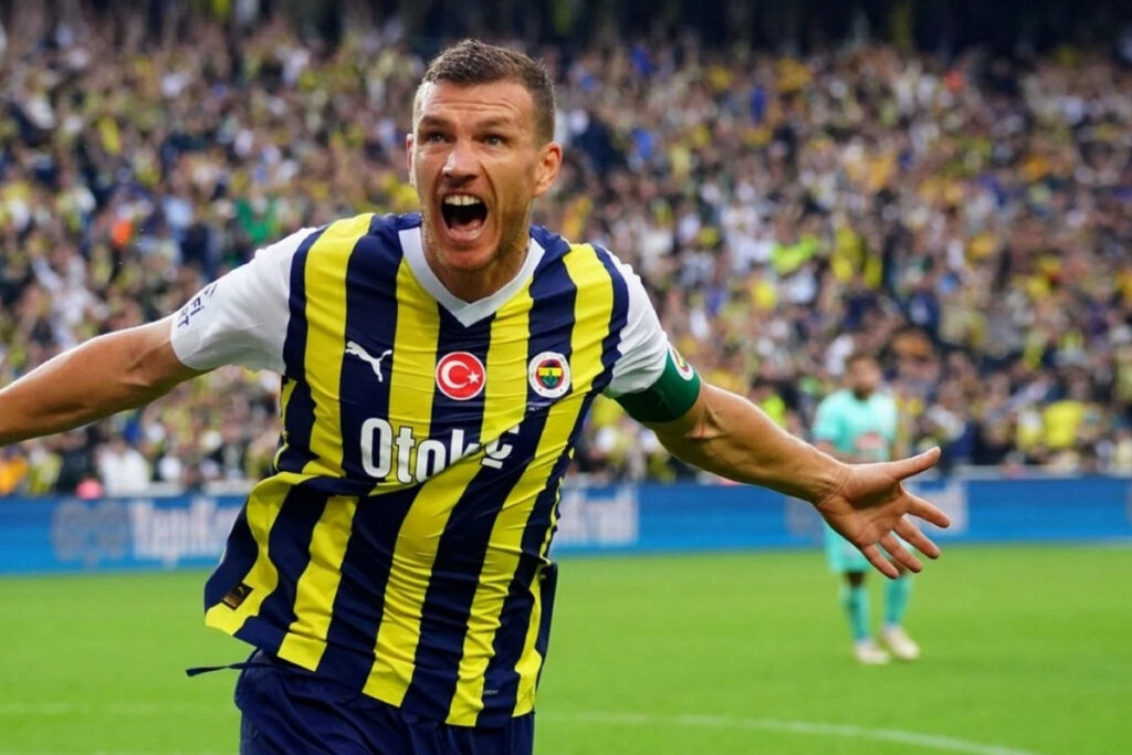 fenerbahcenin deneyimli forveti edin dzekoya italyanin odaginda lLuNF8Jc