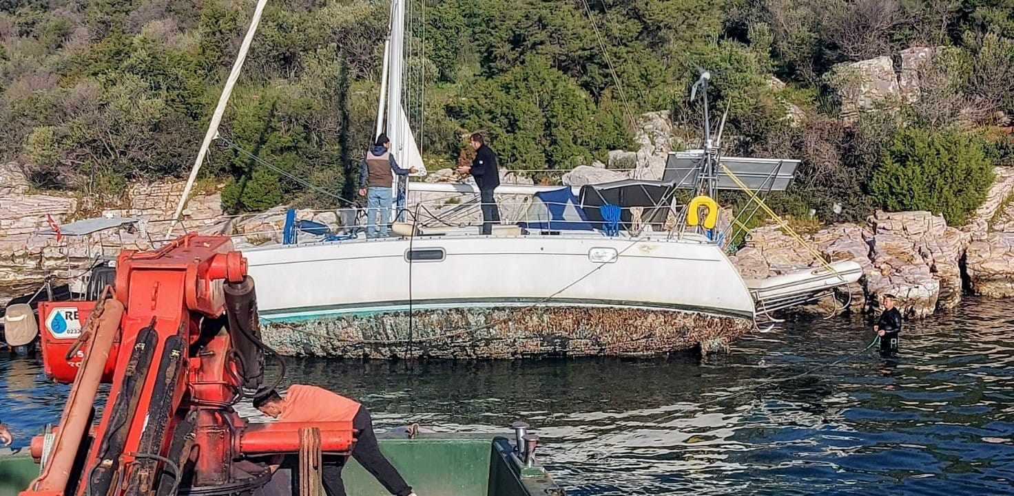 firtina halatlari kopartti milyonluk tekneler karaya vurdu 0 mXmPWSqg