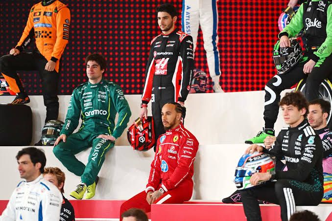 formula 1 pilotlari moda dunyasinda da pistteki kadar hizli cikti 0 V2N6FsJ1