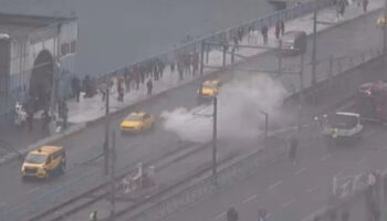 galata koprusu uzerindeki elektrik kutularinda cikan yangin sonduruldu 1Z9Ieaqp