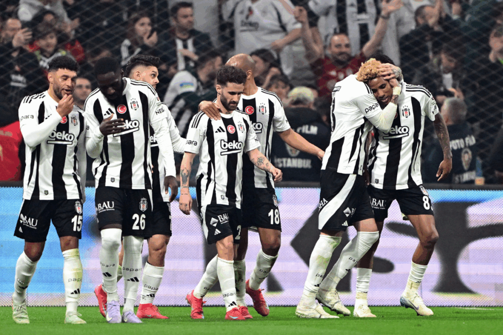 galatasarayin yenilmezlik serisi bitti 3 puan dolmabahcede kaldi WwsSszfW