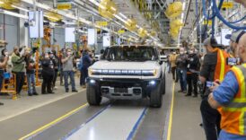 gm tamamen elektrikli fabrikasinda 200 isciyi gecici olarak isten cikariyor sPnTSrlv