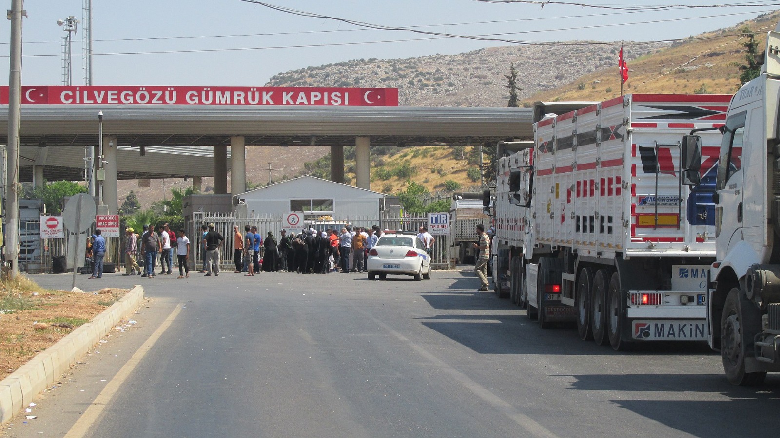 gti turkiyenin suriye sinirindaki cilvegozu sinir kapisina yeni tir parki yapimi icin ihale acti
