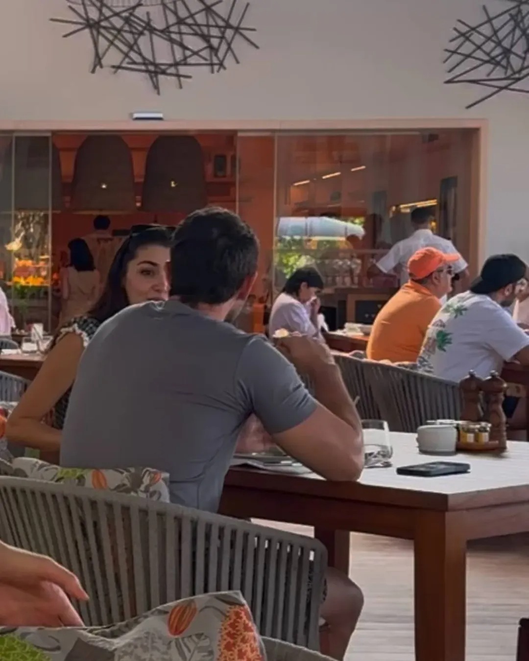 hande ercel ve hakan sabanci cifti maldivler tatilinden dondu 0 dg4vqaT3