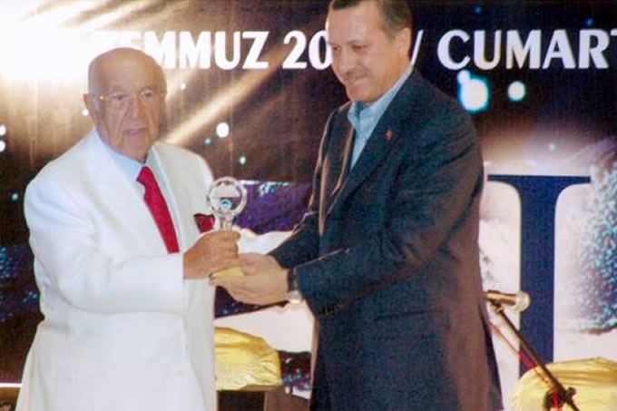 hayirsever is insani kadir has vefatinin 18inci yildonumunde geride biraktigi 48 eserin listesi hatirlatilarak AuDCWZkS