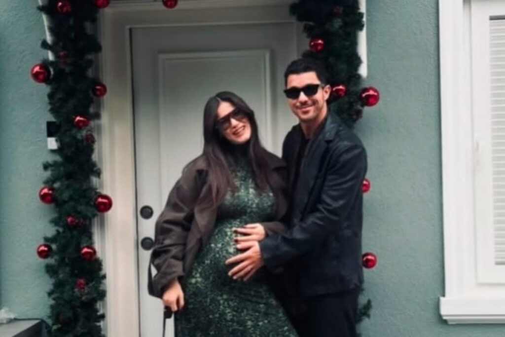 ilk cocuklarini kucaklarina alan pinar deniz ve kaan yildirimin oglunun ismi belli oldu ZFEpc65A