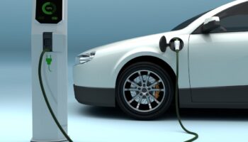 ingiltere elektrikli arac ureticilerine yonelik kurallarini yumusatti acsHijmV