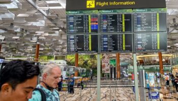 ingilterenin en buyuk havalimani trafoda cikan yangin sebebiyle kapatildi 120 ucagin rotasi degisti 5VKAM2N7
