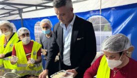 is insani sadettin saran hataylilarla iftarda bulustu h9gZ3vnR