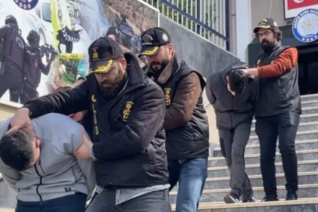 is insanina tehdit kursunlarinin ardindan villa komsusu cikti RYtYRSi8