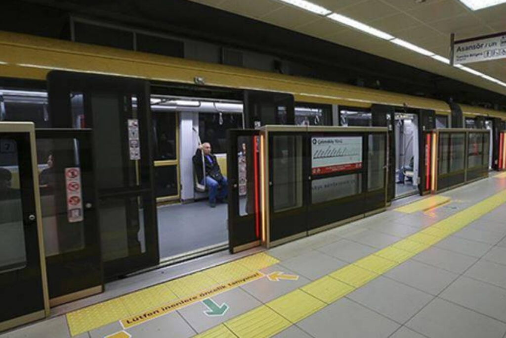 istanbul buyuksehir belediyesinde bir metro hattinin yonetimi ibbden alinip ulastirma ve altyapi bakanligina devredildi bD5ZQIS3