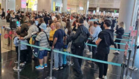 istanbul havalimaninda ramazan bayrami tatilinin ardindan donus yapan yolcular nedeniyle yogunluk yasaniyor N4v6FZ8w