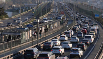 istanbul valiligi duyurdu bu guzergahlar 24 saatligine kapatildi NP7vvEgD