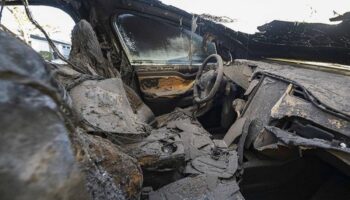 italyada tesla bayisinde 17 otomobil yandi kundaklama mi kaza mi oldugu bilinmiyor h283NmMp