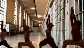izmirde uyusturucu bagimlisi kadin mahkumlar icin yoga tedavisi uygulamasi nPmqXQiX