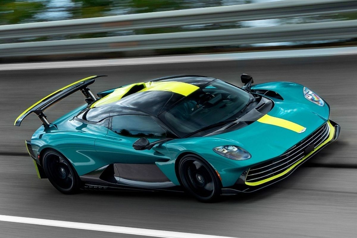 james bondun otomobili zorda aston martin artan zararlarini karsilamak icin 162 milyon dolar finansman JIYXe3V6