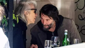 keanu reevesin gozlerinin ici gumus sacli sevgiliyle guldu u5K5AZxd