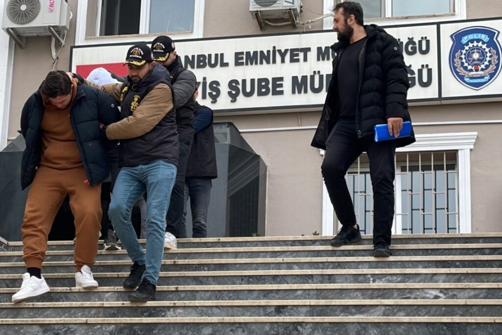 kendilerini yatirim danismani olarak tanitip 1 milyon dolarlik vurgun yaptilar 5 kisi tutuklandi lhmwurel