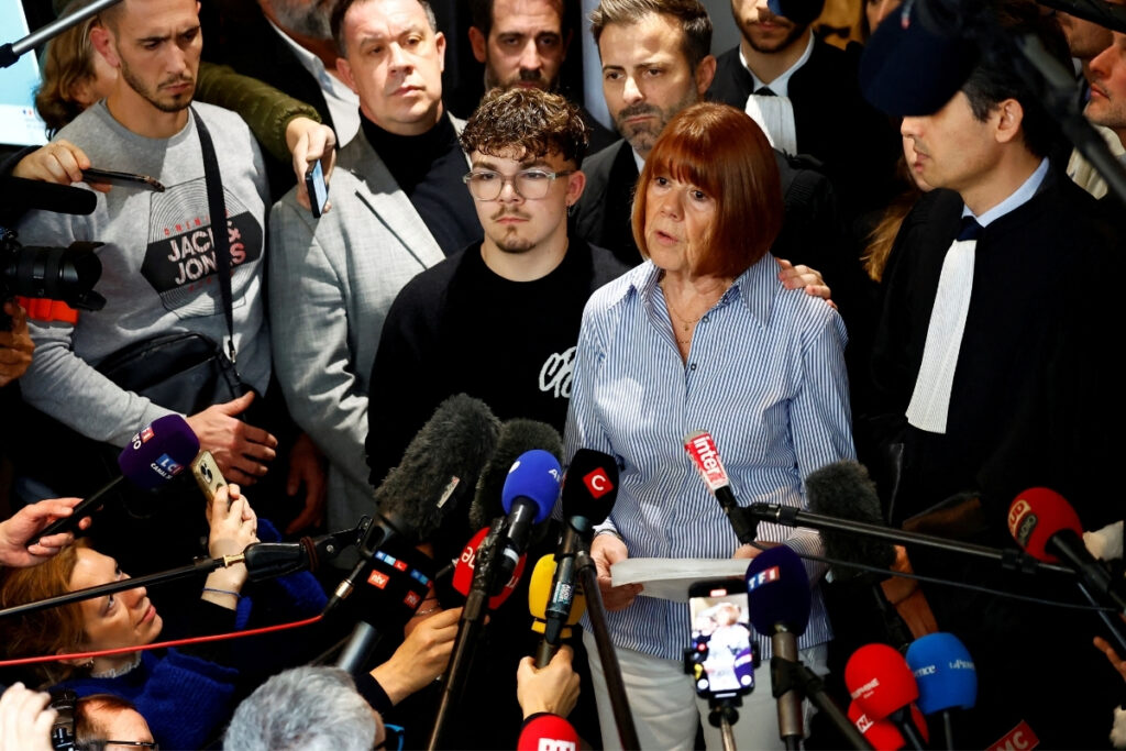 kendisine yillarca cinsel siddet uygulayan kocasini sonunda mahkum ettirince kahraman ilan edilen 72 yasindaki zKFhX5tR
