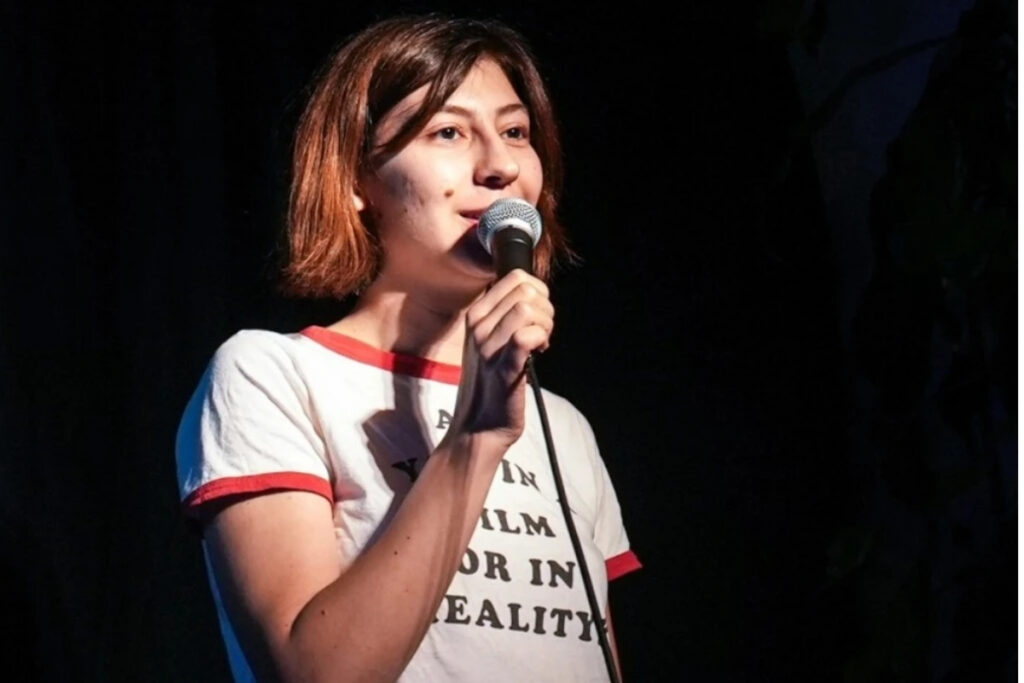 komedyen selin dilmacin uzerinde satisa hazir uyusturucu bulundu dilmac hakkinda 15 yil hapis cezasi CBqrYdvY