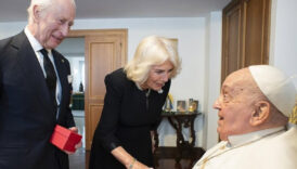 kral charles ve kralice camilla vatikanda papa francisi ziyaret etti 8J8emeSV