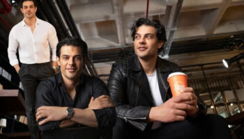 mehmet dincerler markasi icin kamera karsisina gecip poz verdi ThLmq4Md